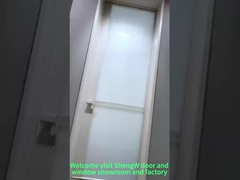 Cửa phòng tắm cực kỳ hẹp